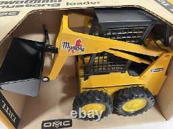 1/16 Vintage OMC Owatonna Skid Steer Mustang Loader DieCast New in Box by ERTL