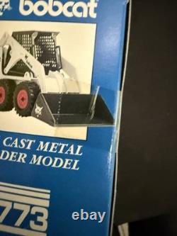 Bobcat 763 Blue Skid-Steer Loader Wan Ho 125 Scale Diecast Model #6900561 New