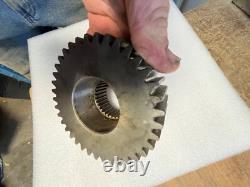 Gear fits LS180 LX865 LX885 skid steer, NEW, OEM 9840677 89840677 New Holland