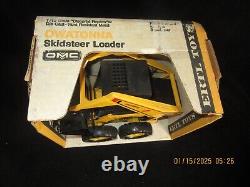Vintage ERTL OMC Owatonna Mustang Skid Steer Loader Collectors #1 NIB 1/16 scale
