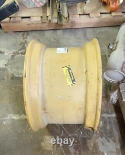 ROUE POUR LX985 CHARGEUR SUR CHAINES NEW HOLLAND. Réf # 86537317. NOUVEAU LIVRAISON GRATUITE
