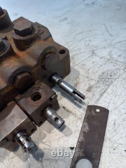 Vanne de contrôle hydraulique de chargeuse sur chenilles New Holland L565 34673-2C