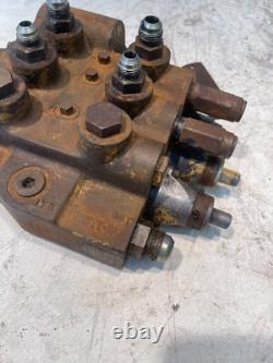 Vanne de contrôle hydraulique de chargeuse sur chenilles New Holland L565 34673-2C