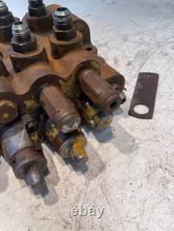 Vanne de contrôle hydraulique de chargeuse sur chenilles New Holland L565 34673-2C